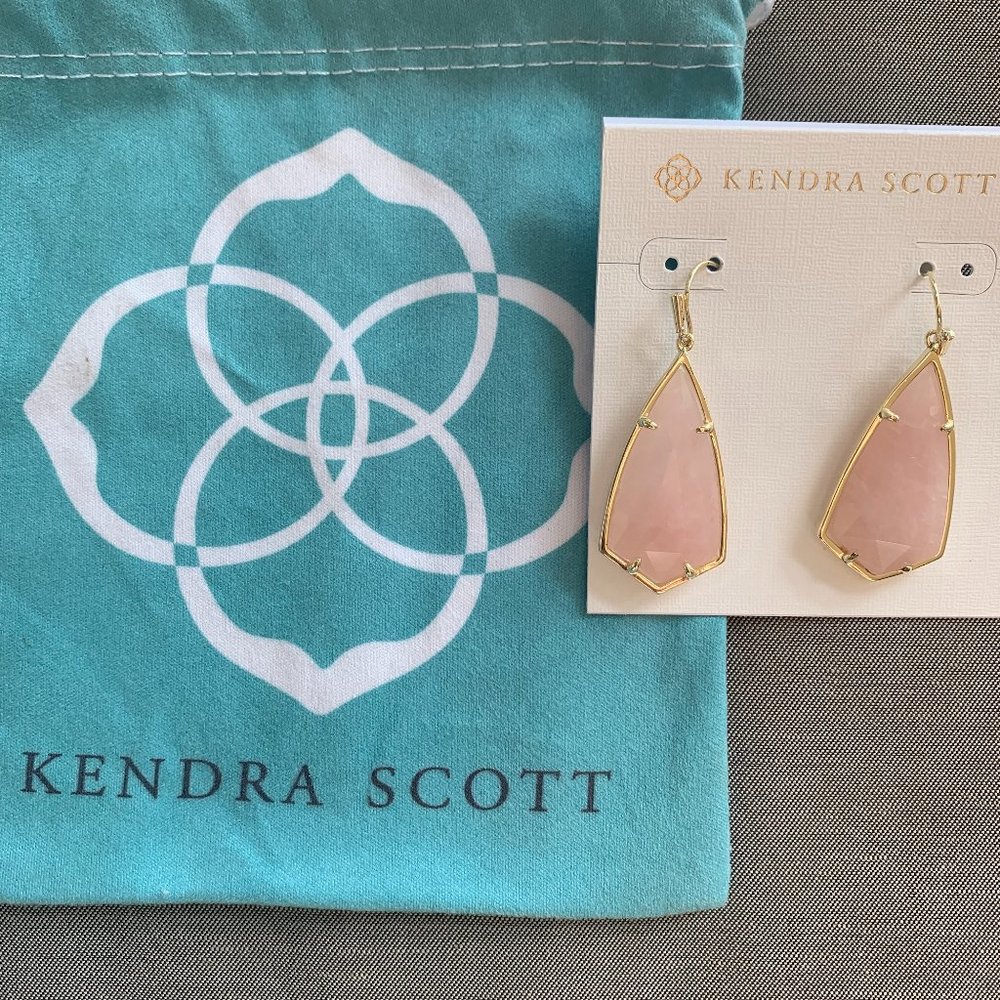 Classic KENDRA SCOTT Small Faceted Alex Drop Earrings in Rose Quartz (NWOT)